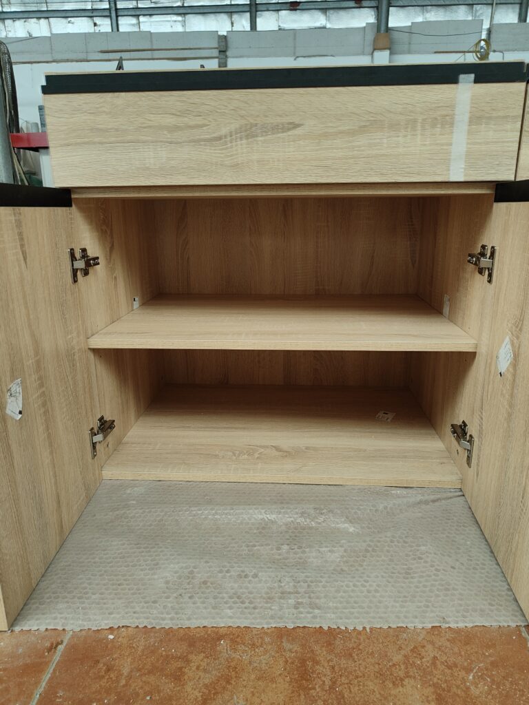 Internal quality check of cabinet compartment, shelf and hinge hardware