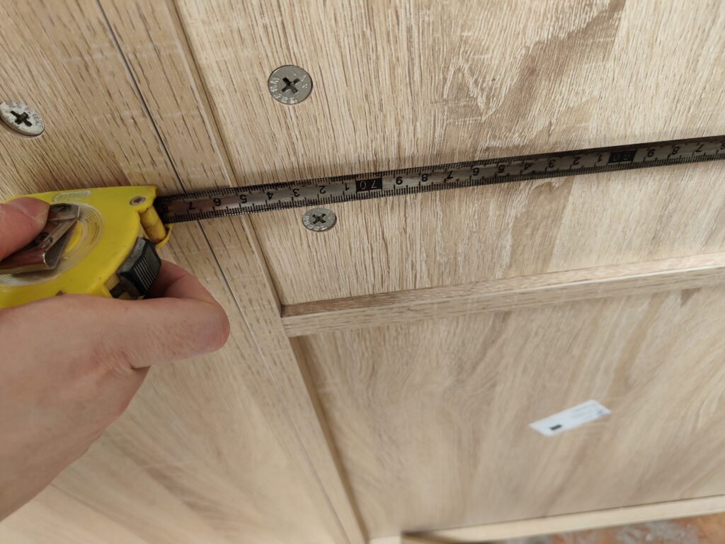 Workshop dimension check for kitchen cabinet carcass internal size and screw position 